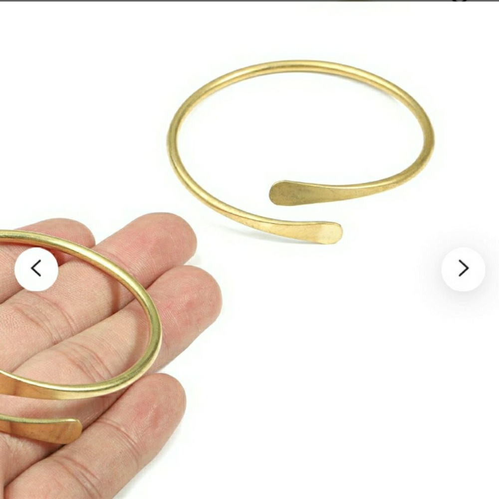 NEW! GOLD BANGLE BRACELET